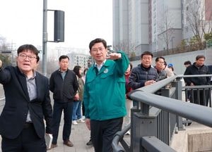 이상일 용인특례시장, 마북천 산책로 조성 현장 점검 “올해 말까지 탄천 연결 노력”