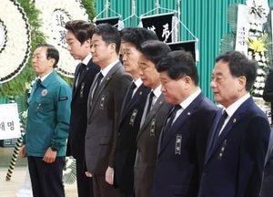 김진경 경기도의장, 산청 산불진화 희생자 합동분향소 조문 “고귀한 희생 영원히 기억할 것”