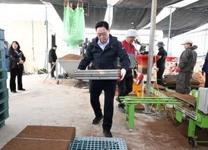 강수현 양주시장, 농업인 격려하며 못자리 현장 방문