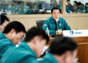 이재준 수원시장 “민생 안정·시민 안전 최우선 두고 대응하라”...탄핵 심판 선고 긴급 대책회의 주재