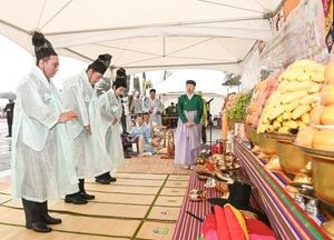 화성특례시의회, 제12회 궁평항 풍어제 참석...배정수 의장 “어업인 권익 보호 앞장”