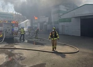 안성 페인트제조 공장서 화재, 50대 남성 2명 부상