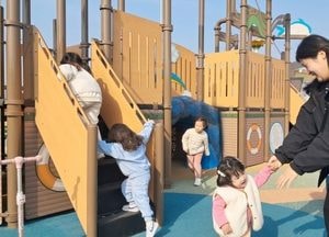 ‘지하는 하수처리장, 지상은 힐링 쉼터’...수원시 ‘황구지천생태수자원센터 체육공원’ 봄나들이 발길 이어져