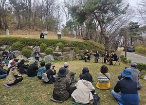 구리시, 역사·음악 어우러진 ‘망우 힐링 산책 탐방프로그램’ 운영...오는 30일까지 매주 수요일 진행