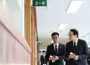임태희 경기도교육감 “4.16생명안전교육원은 기억과 회복, 희망의 공간”...단원고 4.16 기억교실 찾아 추모
