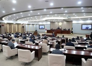 수원특례시의회, 제392회 임시회 개회...이재식 의장 “책임지는 의정, 신뢰받는 의회로 나아가겠다”