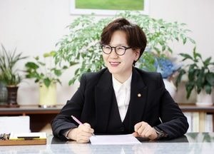 [인터뷰] 윤명옥 수원시의원 "아이돌봄 서비스 등 시민 삶의 질 향상에 노력"