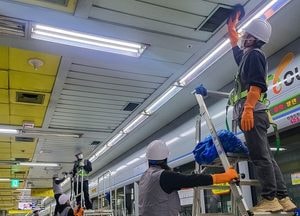 인천교통공사, 지하철 역사 공기질 개선 박차…4개 역사 환기구 집중 청소