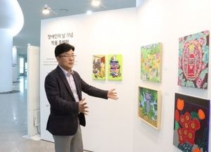 “예술에 경계는 없다” 최만식 경기도의원, 장애예술인 작품전시회 찾아...도청 로비서 23일까지 열려
