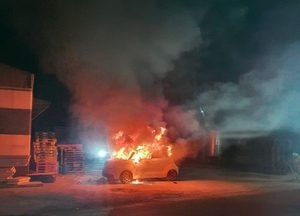 김포 도난차량서 새벽 화재, 인명피해 없어