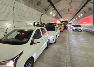 이천 마장면 오천터널서 5중 추돌 사고...5명 부상