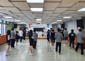 동두천시, 교육발전특구 연계 ‘학교로 찾아가는 태권도 인성교육’ 운영...예의·배려·존중 중심 호신술 체험 수업 받아