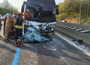 평택 경부고속도로 남사진위IC서 3중 추돌사고, 12명 부상