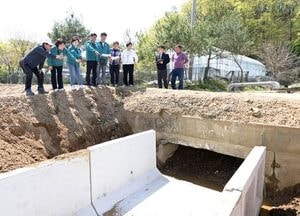 연천군의회, 2024년 호우피해 복구 현장 점검… 재발 방지책 논의