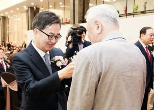 김동연, 제53회 어버이날 행사 참석...사할린 동포 18명 특별 초청
