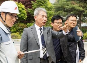 윤환 계양구청장, 다남동 경로당 신축 현장 점검…어르신 의견 청취 소통