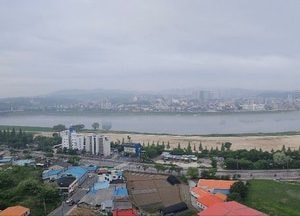 늦봄 새벽에 피어나는 몽환적인 물안개 '장관'