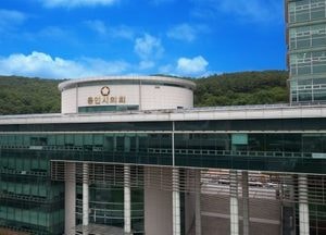 용인특례시의회 ‘복수담당관제 허용’ 규정 개정 환영...유진선 의장 “특례시의회 위상 걸맞은 제도적 기반 마련”