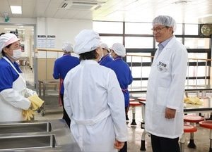 도성훈 인천시교육감, 논현중 급식실 위생 점검…여름철 식중독 사전 차단