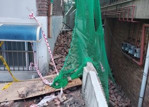 수원 송죽동 다세대주택 외벽 붕괴, 인명피해 없어