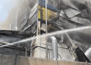 [영상] 양주 식품가공 공장서 화재, 4명 연기흡입·90여명 긴급 대피