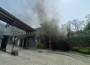 용인 전원주택단지 커뮤니티시설 지하주차장서 화재, 인명피해 없어