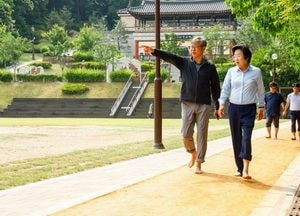 이천시, 서희테마파크에 ‘힐링 황톳길’ 조성...야간 조명시설도 설치 ‘산책 명소’ 기대