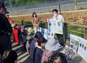 자연기반해법으로 탄소중립 실천...포천시, 초과리 연정천변에 댑싸리 식재