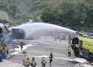 [영상] 화성 비봉면 탱크로리 화재…60대 남성 중상 병원이송