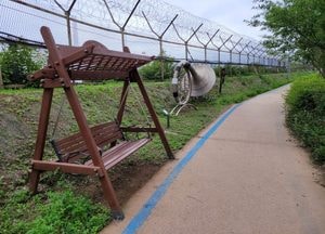 민간인 복장 남성, 군사시설 철조망 훼손하고 내부 침입...軍 당국 ‘추적’