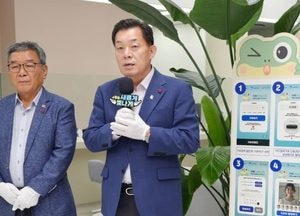 수원시, 시청에 ‘기부 키오스크’ 설치...신용카드·간편결제로 1000원부터 시민 누구나 손쉽게 기부