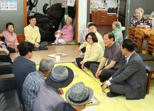 김보라 안성시장 ‘무더위쉼터’ 현장 점검...어르신·취약계층 보호 방안 의견 청취