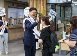 ‘청렴한 인천교육’ 실천 다짐…도성훈 교육감, 직원들과 하이파이브