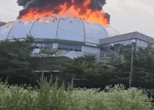 [영상] 구리시 교회서 화재…신도 100여 명 긴급 대피, 인명피해 없어