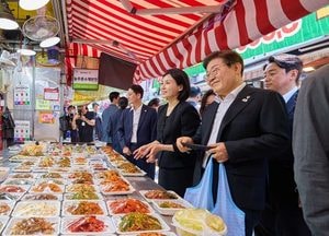 “비닐 대신 장바구니, 오늘 우리의 선택이 내일을 바꿉니다”