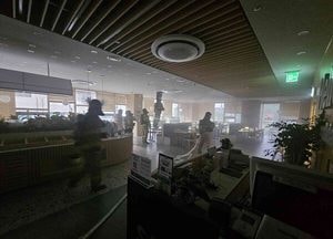 광명시 철산동 복합건축물서 화재…인명피해 없어
