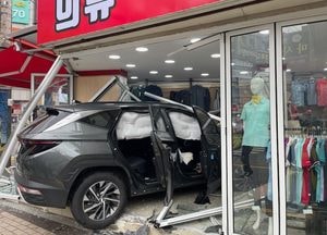 광주서 차량 돌진사고, 2명 부상