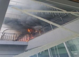 평택 10층짜리 상가건물 8층 에어컨 실외기서 불...21명 대피