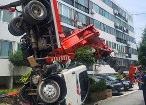 평택 아파트서 고소작업차량 전도...50대 근로자 경상