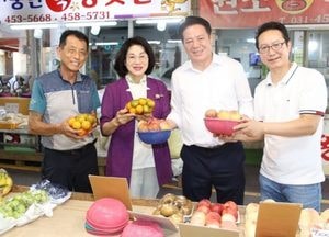 “소비쿠폰 쓰셨나요?”...최대호 안양시장, 전통시장 찾아 소비쿠폰 사용 독려