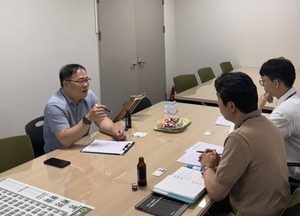 박재용 경기도의원, 버스 정류소 교통약자 이동편의시설 개선 방안 논의