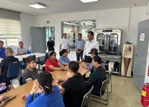 이충우 여주시장, 재활용선별장 방문 근무자 격려...혹서기 건강·안전관리 강화 주문