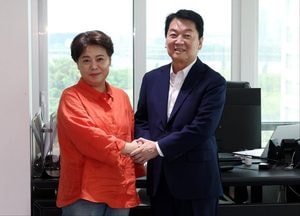 윤희숙 “당 말아먹으려는 ‘윤어게인’ 세력 막겠다”…여연 원장직 사퇴, 혁신후보 조경태·안철수 화답