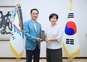정장선 평택시장, 좋은술 대표 만나 ‘천비향 약주’ 대통령상 수상 축하