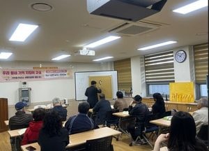 인천 중구, 어르신 맞춤형 치매예방교실 운영…바둑·공예 결합 두뇌 자극