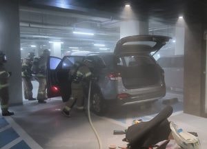 과천 공동주택 지하주차장 SUV 화재...방화 시도 정황, 뒤좌석서 번개탄 발견