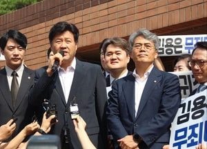 이 대통령 측근 김용 전 민주연구원 부원장 석방