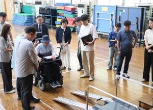 이애형 경기도의원, 학교 체육관 무대 장애인 접근 편의시설 현장 점검