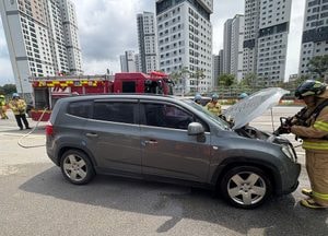 과천 갈현동 SUV차량 화재...인명피해 없어