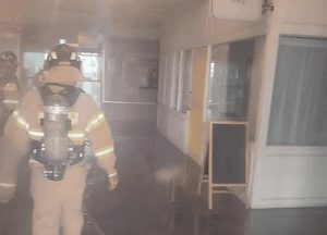 [영상] 안양 호계동 9층 상가 1층 음식점서 화재...121명 대피, 4명 병원 이송